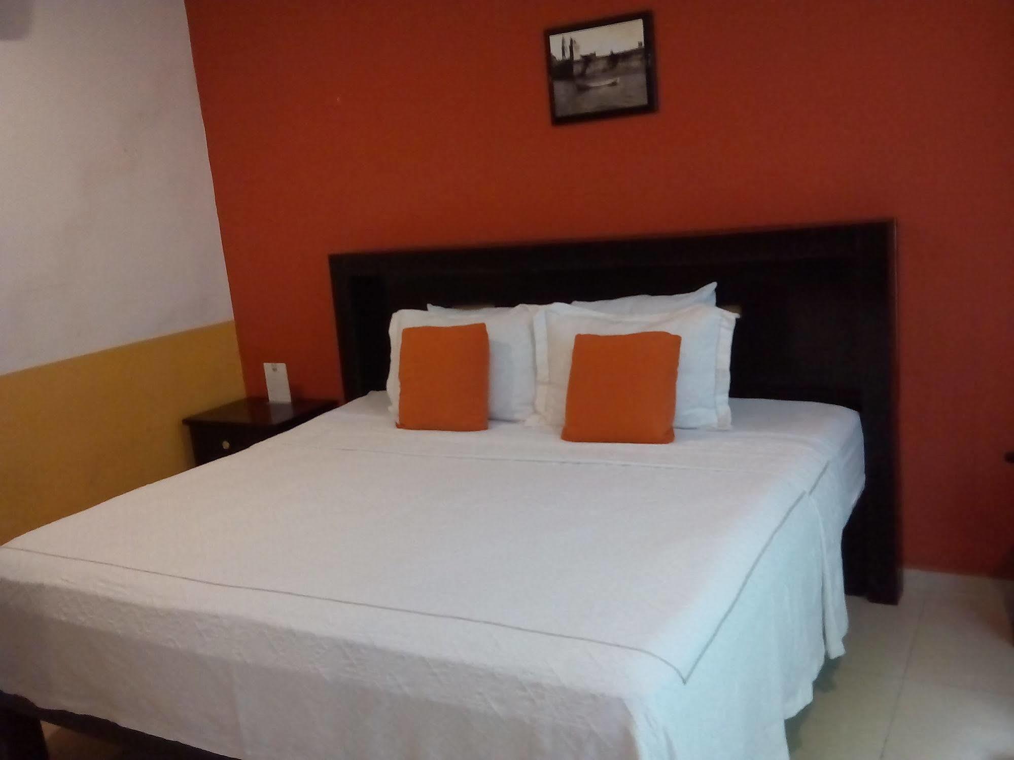 Hotel Catedral Campeche Bagian luar foto